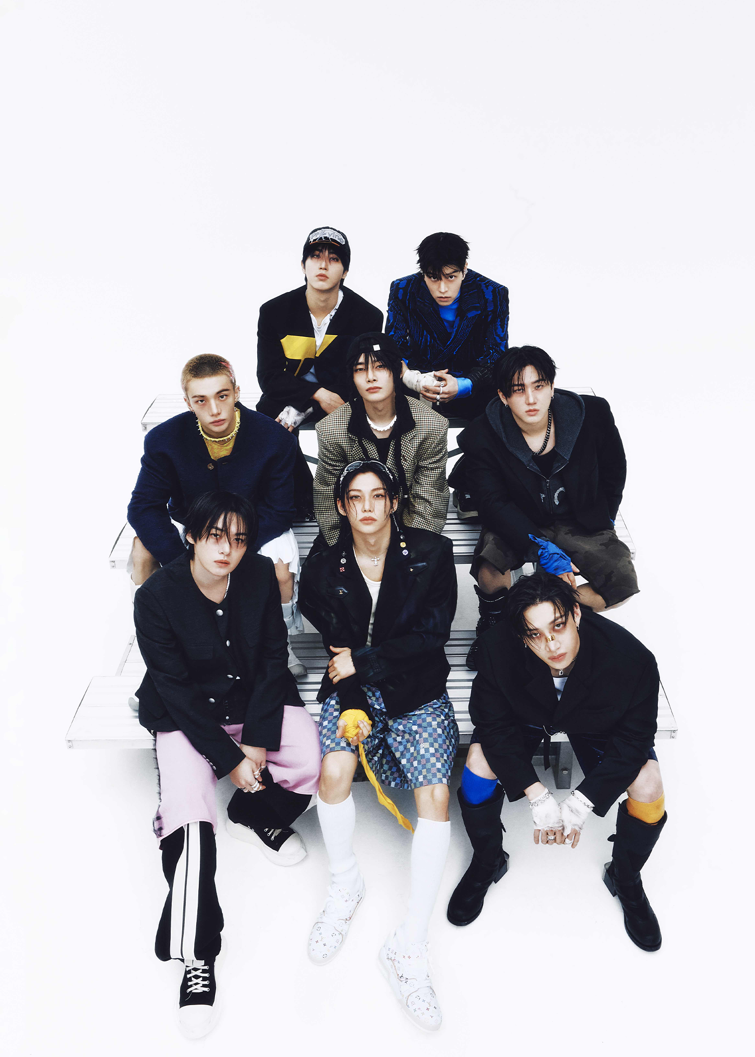 STRAY KIDS