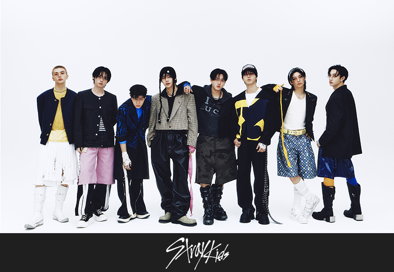 STRAY KIDS